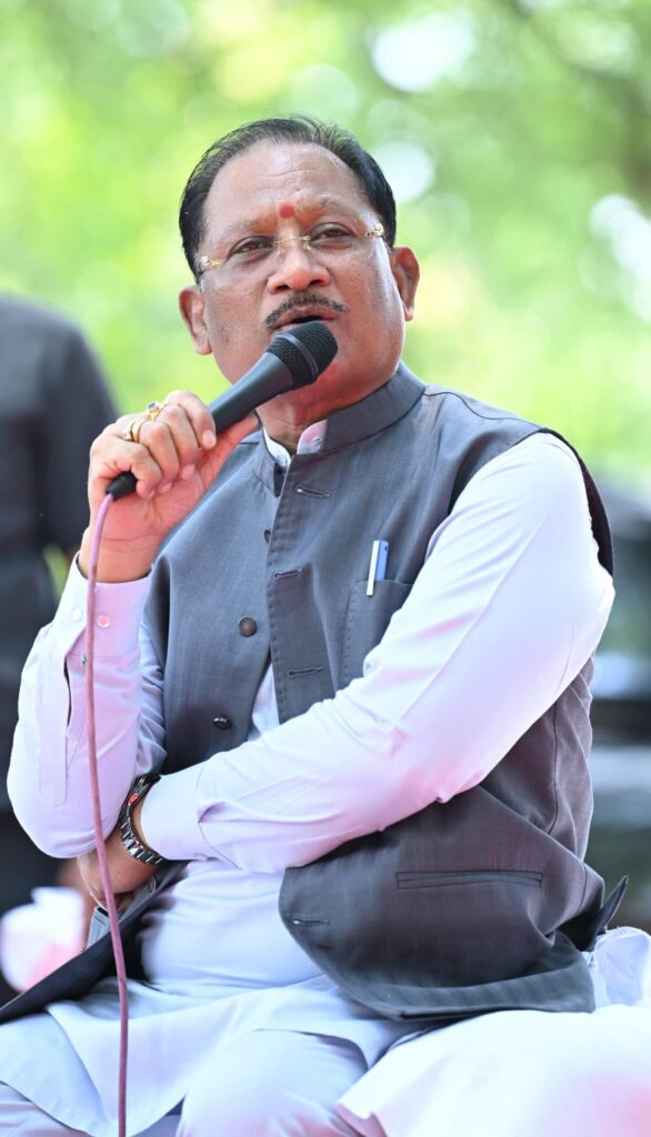 सुशासन तिहार में मुख्यमंत्री विष्णुदेव साय पहुंचे बीजापुर के सुदूर गांव कोण्डापल्ली : चौपाल में सुनीं ग्रामीणों की समस्याएं.