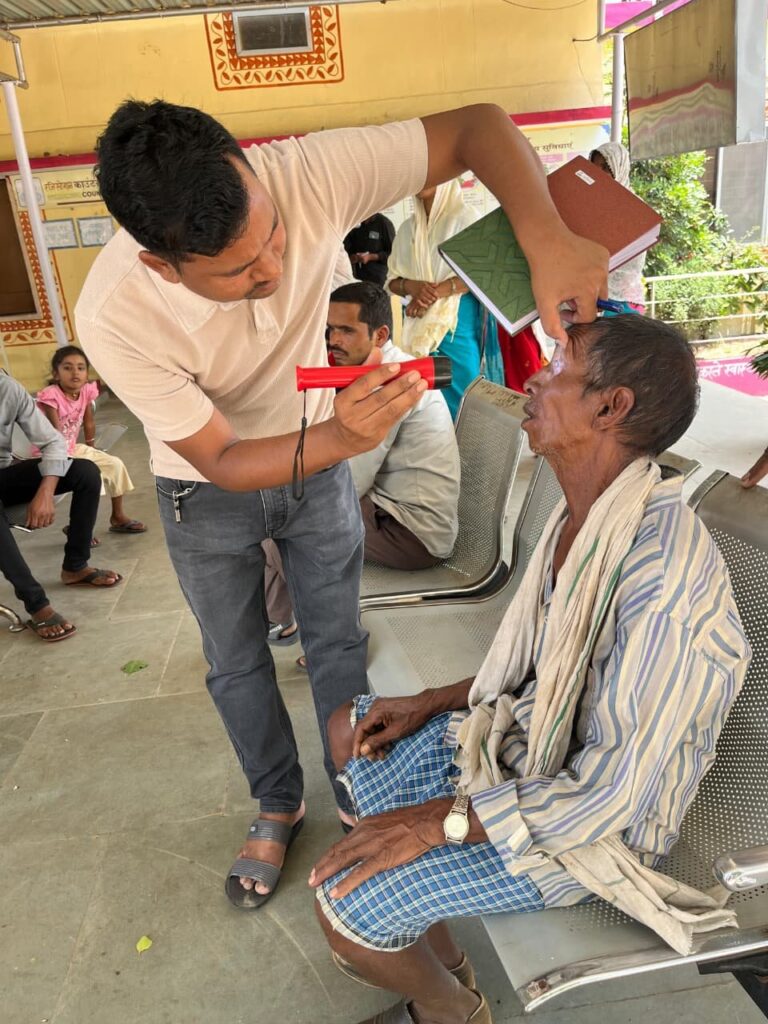 रोशनी लौटाने की मुहिम में छत्तीसगढ़ आगे: 1.63 लाख से अधिक मोतियाबिंद ऑपरेशन से हजारों चेहरों पर लौटी मुस्कान.