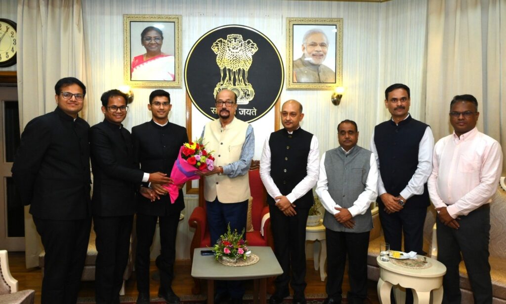 राज्यपाल से परिवीक्षाधीन आईएएस अधिकारियों ने की सौजन्य भेंट.