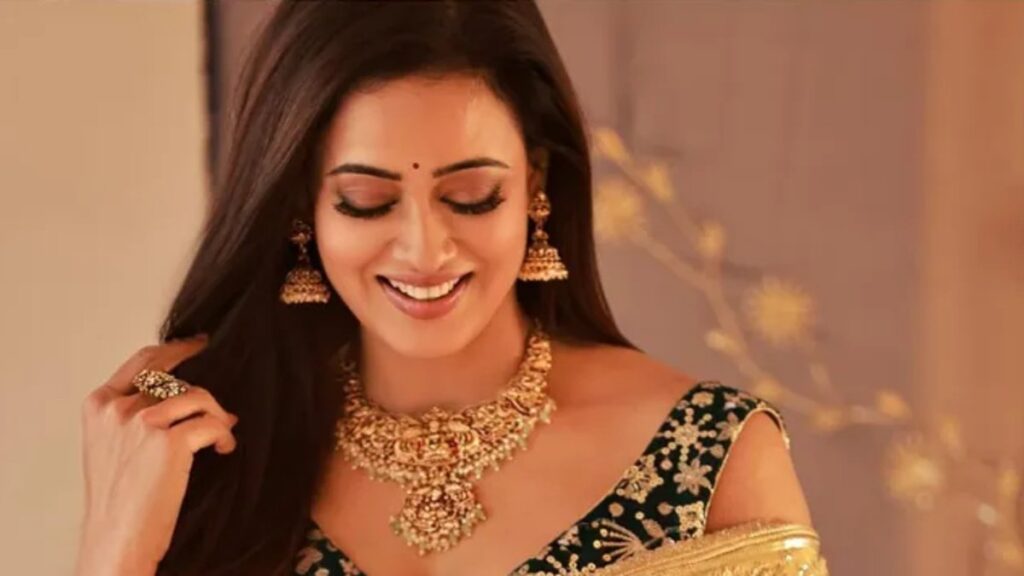 Shweta Tiwari did a photoshoot in a sleeveless blouse; fans said, "You look stunning."