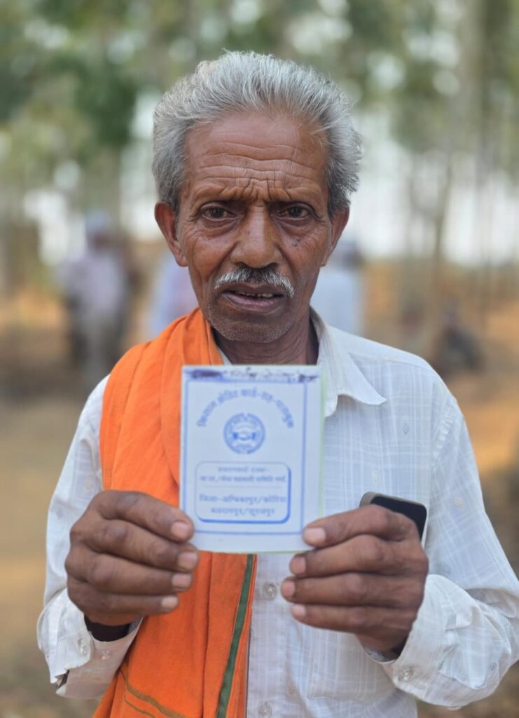 सुशासन तिहार से किसान निर्मल राम को मिली आर्थिक मजबूती, बना किसान क्रेडिट कार्ड…अब सहकारी समिति से मिलेगा ऋण, खाद और बीज की सुविधा, खेती होगी अधिक लाभकारी.