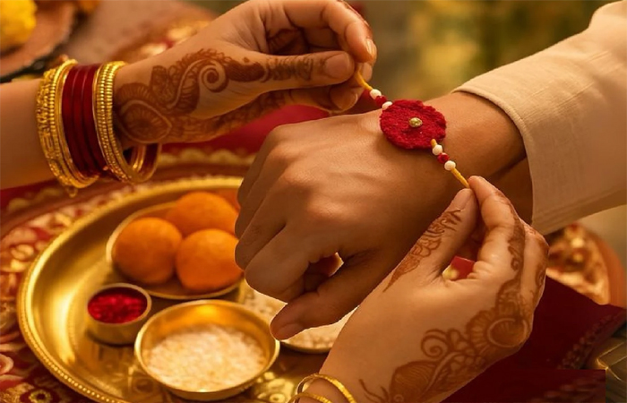 रक्षाबंधन पर बन रहा शुभ संयोग, जानिए राखी बांधने का मुहूर्त और पूजा विधि रक्षाबंधन पर बन रहा शुभ संयोग, जानिए राखी बांधने का मुहूर्त और पूजा विधि