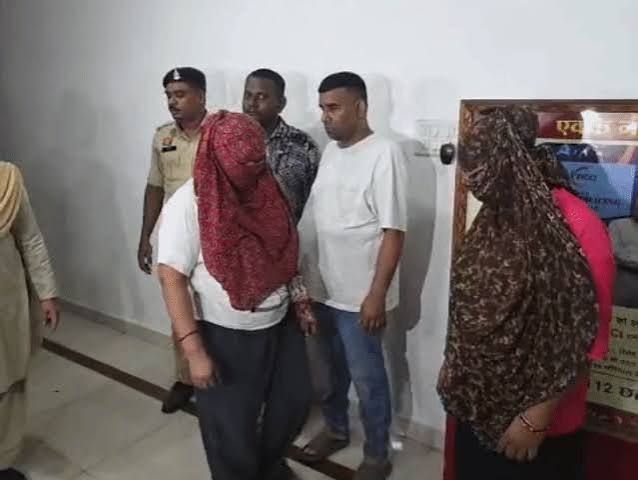 नाबालिग से तीन साल तक दुष्कर्म, 2 बार हुई गर्भवती: शादीशुदा बताकर कराई डिलीवरी, फिर नवजात को बेचा नाबालिग से तीन साल तक दुष्कर्म, 2 बार हुई गर्भवती: शादीशुदा बताकर कराई डिलीवरी, फिर नवजात को बेचा