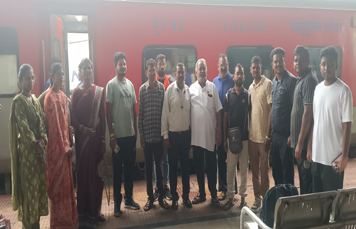 दिल्ली के लिए रवाना हुआ सर्व यादव समाज का प्रतिनिधिमंडल, केंद्रीय अनुसूची के मुद्दे को केंद्र तक पहुंचाने की तैयारी दिल्ली के लिए रवाना हुआ सर्व यादव समाज का प्रतिनिधिमंडल, केंद्रीय अनुसूची के मुद्दे को केंद्र तक पहुंचाने की तैयारी