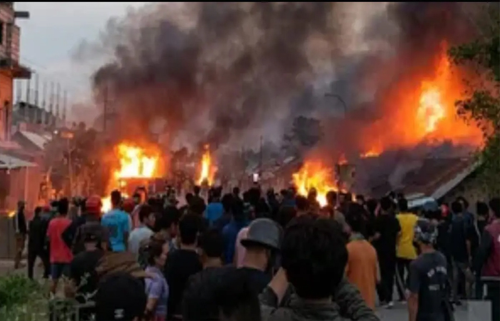 Manipur Violence: मणिपुर में फिर भड़की हिंसा, गोलीबारी में दो लोगों की मौत, दो गंभीर रूप से घायल Manipur Violence: मणिपुर में फिर भड़की हिंसा, गोलीबारी में दो लोगों की मौत, दो गंभीर रूप से घायल
