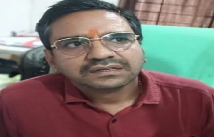 अंबिकापुर में जिला प्रबंधक गिरफ्तार, ACB ने 22 हजार रुपये रिश्वत लेते दबोचा अंबिकापुर में जिला प्रबंधक गिरफ्तार, ACB ने 22 हजार रुपये रिश्वत लेते दबोचा