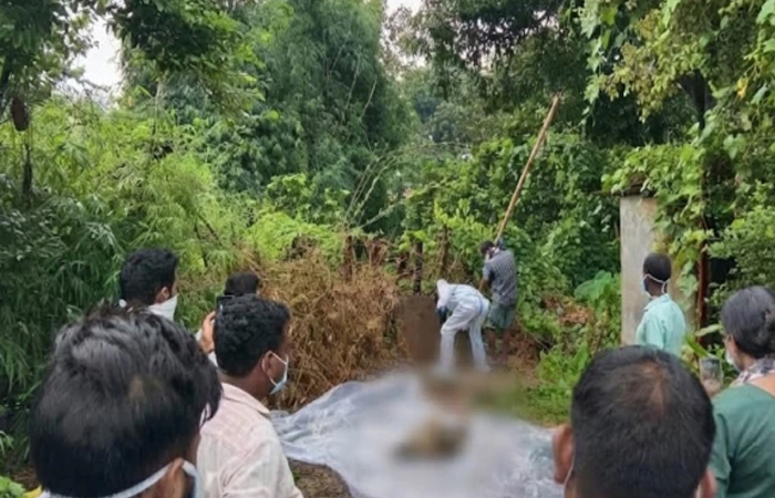 कोरबा में रोंगटे खड़े करने वाली वारदात, हत्या कर सेप्टिक टैंक में छिपाई पत्नी की लाश, बदबू आई तो खुला राज कोरबा में रोंगटे खड़े करने वाली वारदात, हत्या कर सेप्टिक टैंक में छिपाई पत्नी की लाश, बदबू आई तो खुला राज