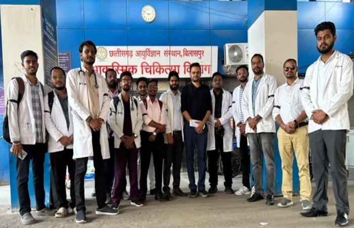 बिलासपुर सिम्स के जूनियर डॉक्टर हड़ताल की राह पर, 17 मांगों को लेकर घेराबंदी, 1 हफ्ते का दिया अल्टीमेटम बिलासपुर सिम्स के जूनियर डॉक्टर हड़ताल की राह पर, 17 मांगों को लेकर घेराबंदी, 1 हफ्ते का दिया अल्टीमेटम