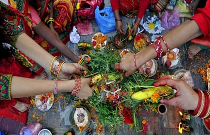 हलषष्ठी पर माताओं ने रखा निर्जला व्रत, सगरी पूजन कर मांगा संतान की दीर्घायु का आशीर्वाद हलषष्ठी पर माताओं ने रखा निर्जला व्रत, सगरी पूजन कर मांगा संतान की दीर्घायु का आशीर्वाद