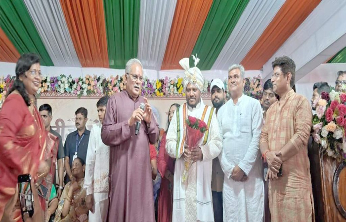छत्तीसगढ़ की सियासत में बड़ा उलटफेर! गुरु बालदास के बेटे…. मंत्री खुशवंत साहब के बड़े भाई ढाल दास ने थामा कांग्रेस का हाथ छत्तीसगढ़ की सियासत में बड़ा उलटफेर! गुरु बालदास के बेटे.... मंत्री खुशवंत साहब के बड़े भाई ढाल दास ने थामा कांग्रेस का हाथ