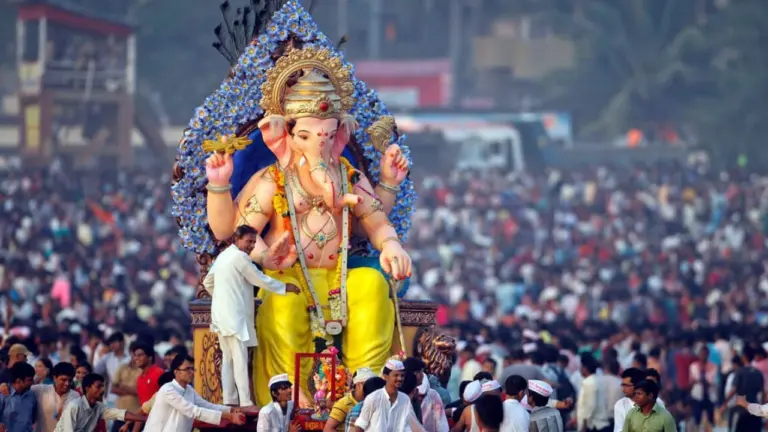 Ganesh Chaturthi 2026: गणेश उत्सव पर घर ला रहे हैं बप्पा? इन 4 बातों का रखेंगे ध्यान तो बरसेगी कृपा
