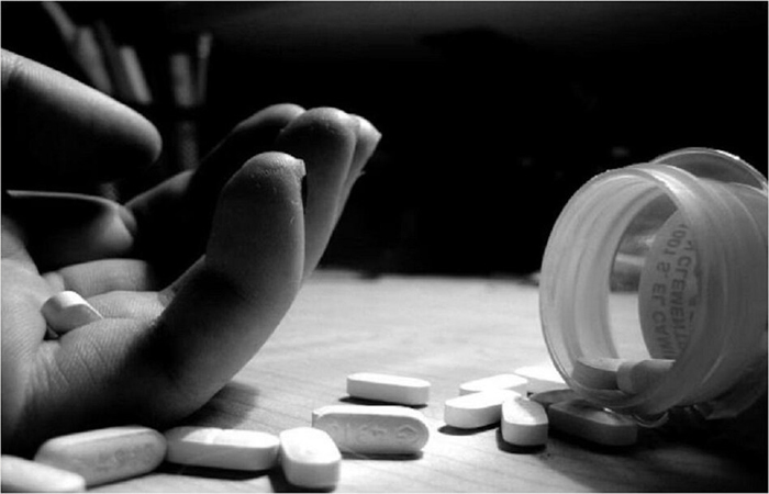 कॉलेज छात्रा ने दी जान: 17 साल के लड़के से थी परेशान, छेड़छाड़ और लगातार पीछा करने का है आरोप कालेज छात्रा ने दी जान: 17 साल के लड़के से थी परेशान, छेड़छाड़ और लगातार पीछा करने का है आरोप