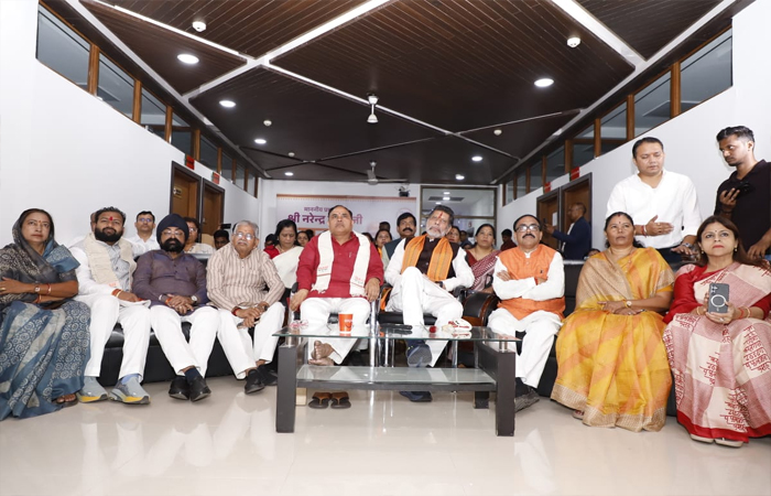 भाजपा प्रदेश अध्यक्ष किरण देव सहित भाजपा पदाधिकारियों ने प्रदेश कार्यालय में सुनी ‘मन की बात’ भाजपा प्रदेश अध्यक्ष किरण देव सहित भाजपा पदाधिकारियों ने प्रदेश कार्यालय में सुनी ‘मन की बात’