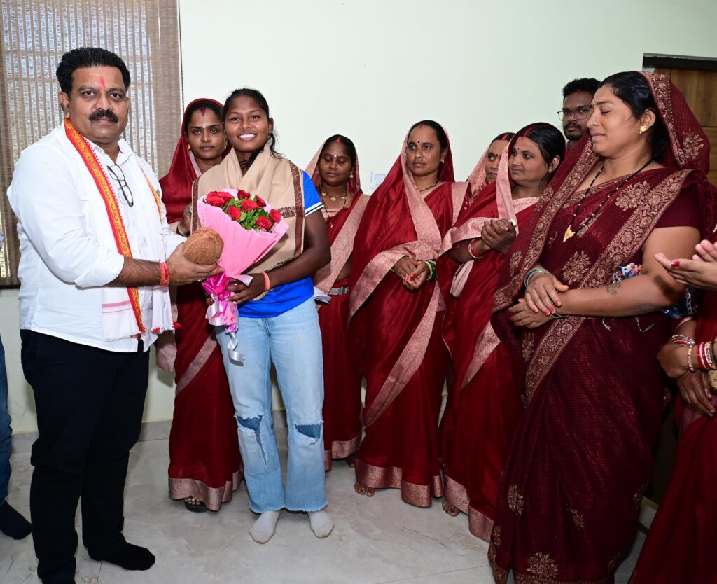 एशिया कप विजेता गीता यादव से मिले उप मुख्यमंत्री विजय शर्मा एशिया कप विजेता गीता यादव से मिले उप मुख्यमंत्री विजय शर्मा