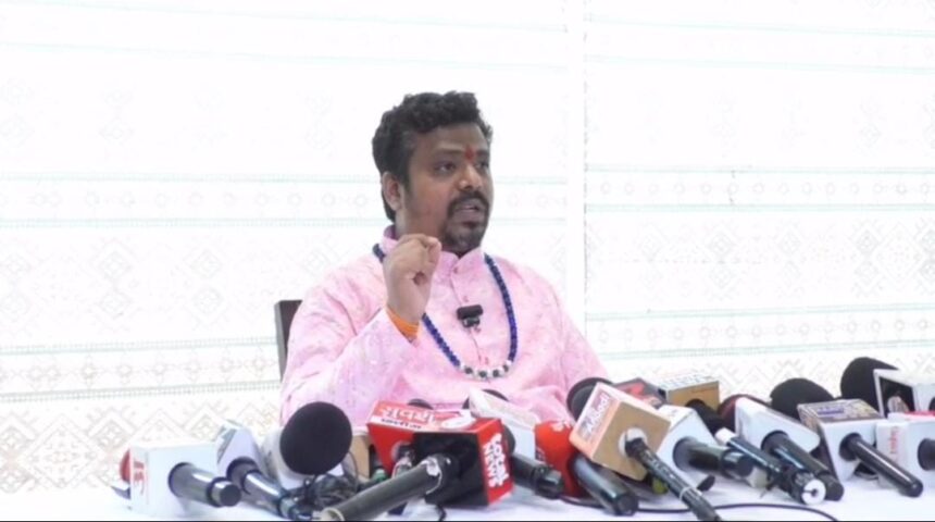 RAIPUR NEWS : दिव्य दरबार की अनुमति नहीं मिली तो अन्न त्यागकर धरने पर बैठेंगे प्रेमा साईं महाराज, प्रशासन पर भेदभाव का आरोप