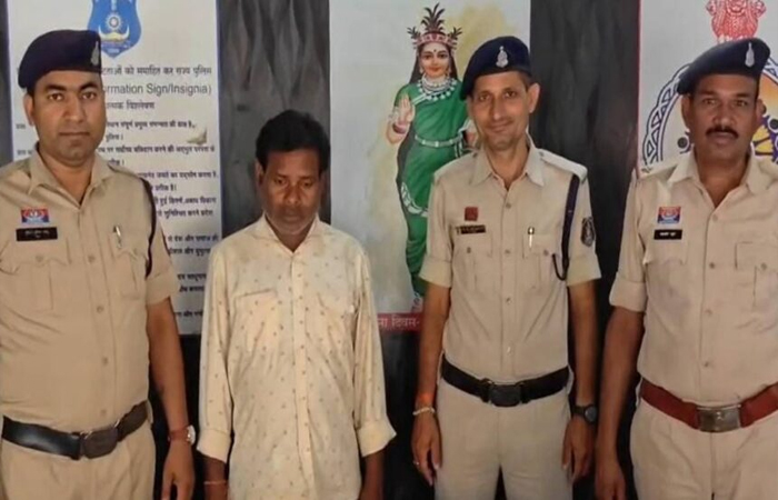 CG CRIME NEWS: नाबालिग को घर में अकेला पाकर अधेड़ ने किया दुष्कर्म, आरोपी गिरफ्तार CG CRIME NEWS: नाबालिक को घर में अकेला पाकर अधेड़ ने किया दुष्कर्म, आरोपी गिरफ्तार