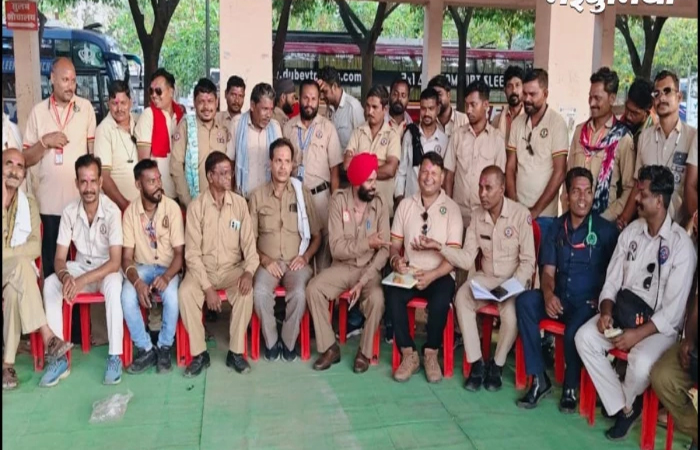 छत्तीसगढ़ में थमेंगे बसों के पहिये, ड्राइवर महासंगठन का बड़ा ऐलान, अनिश्चितकालीन ‘स्टीयरिंग छोड़ अभियान’ का फैसला छत्तीसगढ़ में थमेंगे बसों के पहिये, ड्राइवर महासंगठन का बड़ा ऐलान, अनिश्चितकालीन 'स्टीयरिंग छोड़ अभियान' का फैसला