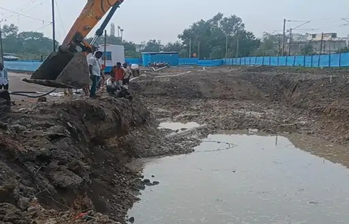 अंडरब्रिज निर्माण के दौरान नगर निगम की पाइपलाइन टूटी: कोरबा के 3-4 वार्डों में पानी की सप्लाई बाधित अंडरब्रिज निर्माण के दौरान नगर निगम की पाइपलाइन टूटी: कोरबा के 3-4 वार्डों में पानी की सप्लाई बाधित