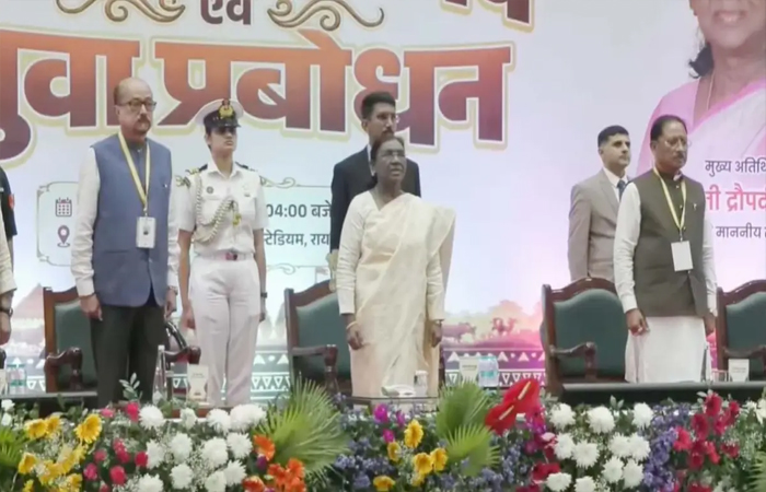 राष्ट्रपति द्रौपदी मुर्मू का छत्तीसगढ़ दौरा : रायपुर में ‘सेवा सम्मान पर्व’ और युवा प्रबोधन कार्यक्रम, देखिए LIVE…. राष्ट्रपति द्रौपदी मुर्मू का छत्तीसगढ़ दौरा : रायपुर में ‘सेवा सम्मान पर्व’ और युवा प्रबोधन कार्यक्रम, देखिए LIVE....