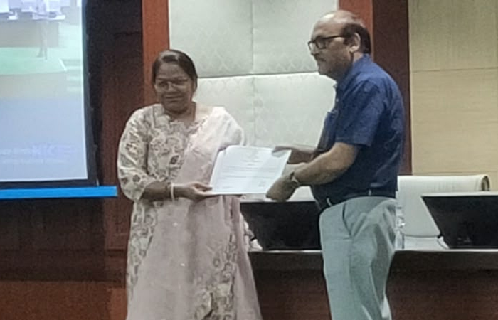 सितंबर माह में ई-ऑफिस के जरिए नस्तियों के निराकरण में रीता यादव ने हासिल किया प्रथम स्थान सितंबर माह में ई-ऑफिस के जरिए नस्तियों के निराकरण में रीता यादव ने हासिल किया प्रथम स्थान